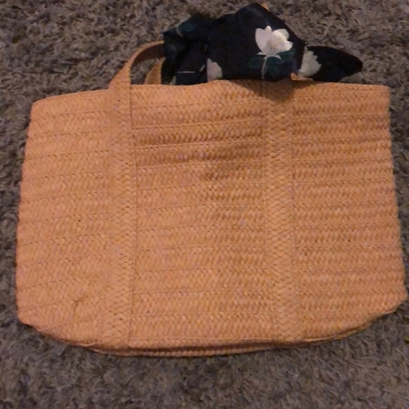 Draper James straw bag with floral scarf - Picture 2 of 6